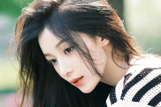 热搜第一！黄景瑜王玉雯被曝恋情双方火速回应：假的别瞎猜